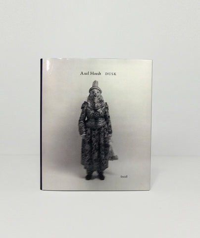DUSK by Axel Hoedt アクセル・ホーデ作品集 Axel Hoedt: Dusk: Hoedt, Axel: 9783869307978: Amazon.com: Books