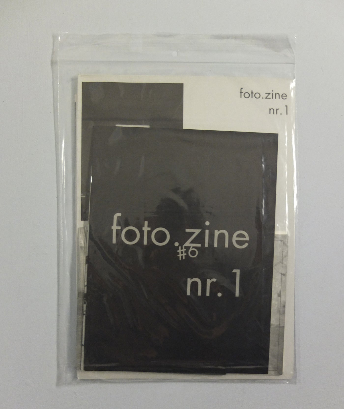 foto.zine nr.1  by Erik van der Weijde (OOP)}